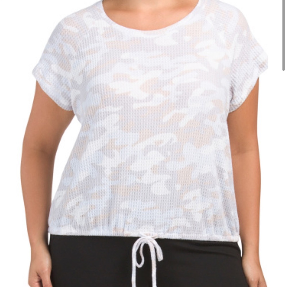 Peyton Primrose camo raglan tie bottom shirt